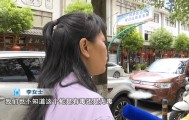 太吓人!云南女子网购塑料凳,拆开竟发现一条蛇被胶带粘在椅子上!还在动