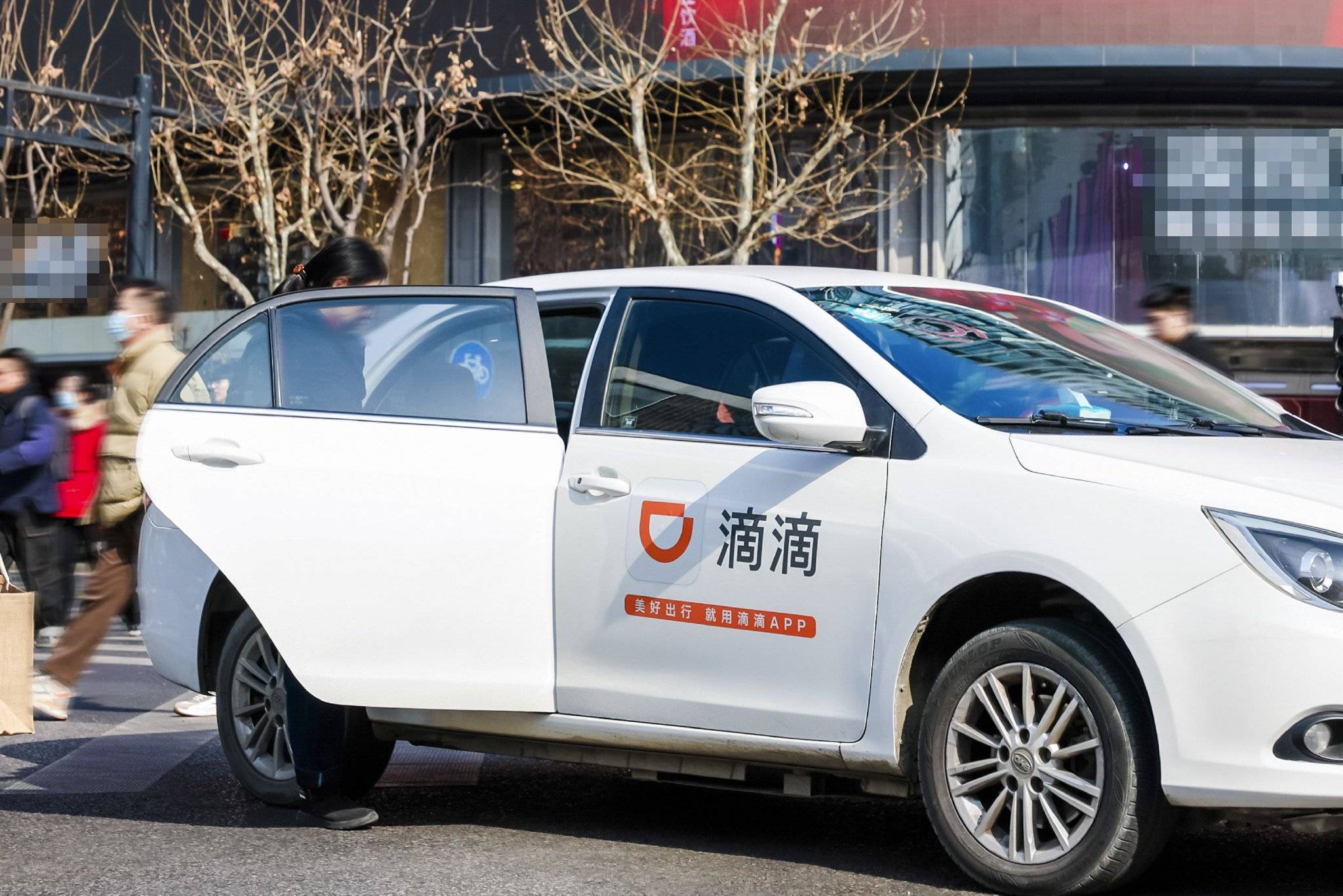 城市中年失业有多惨：除了送外卖，就是跑网约车