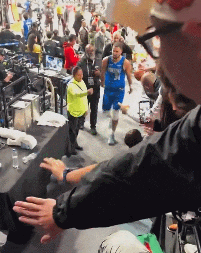 交易倒计时！汤普森严重下滑，下一站湖人？